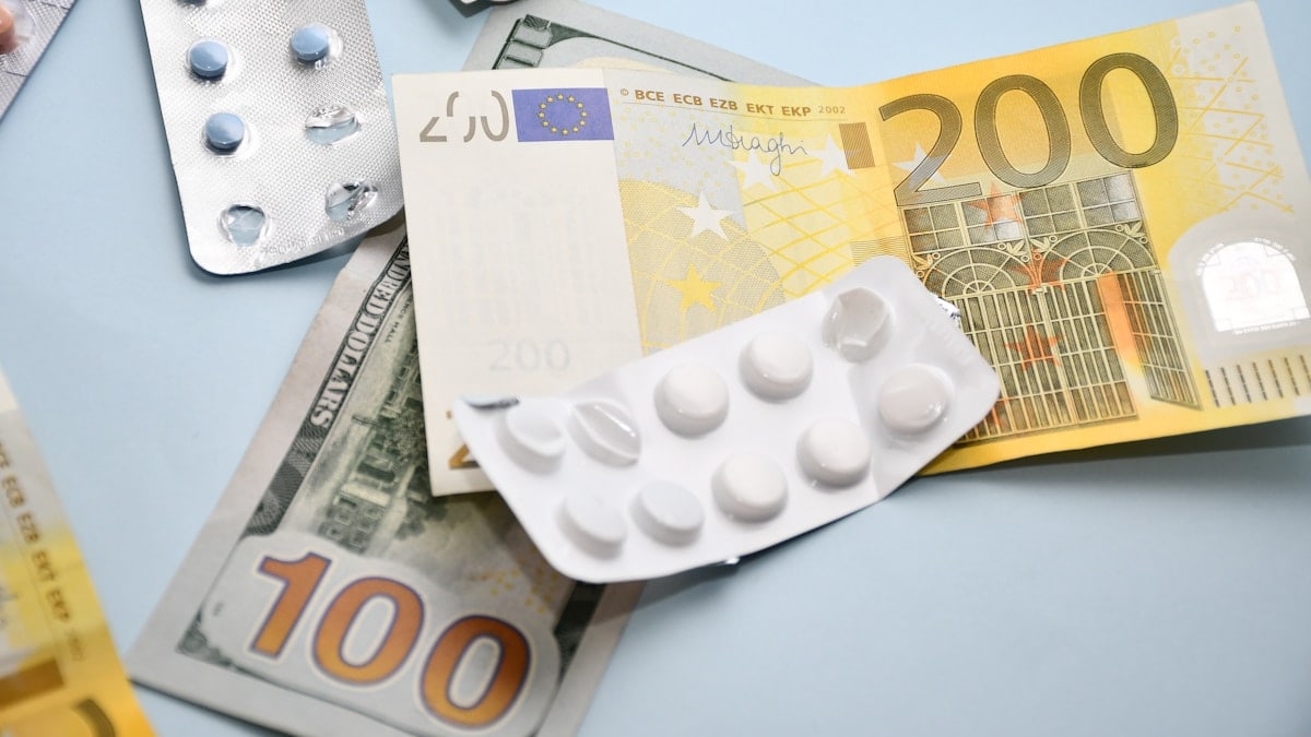 Medicine and two hundered euro.